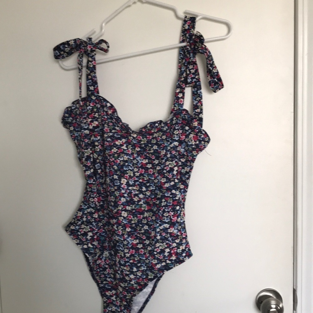 XS body suit. New without tags